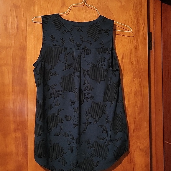 Apt 9, green blouse w/ black flowers. Tank top style w/ front adjustable zipper - Picture 5 of 5